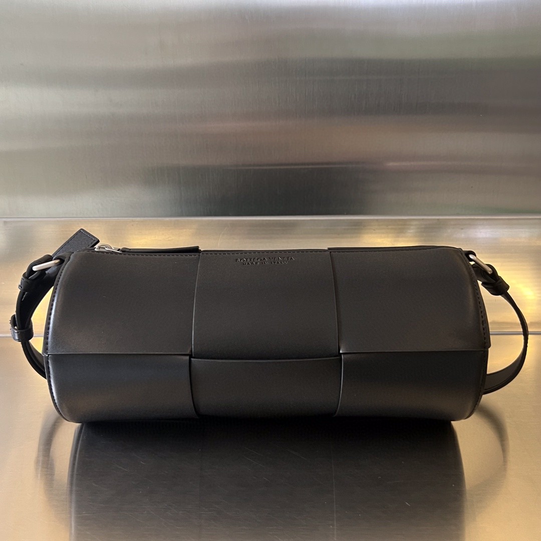 bo*te*ga Ve*ne*ta bv medium canette bag
