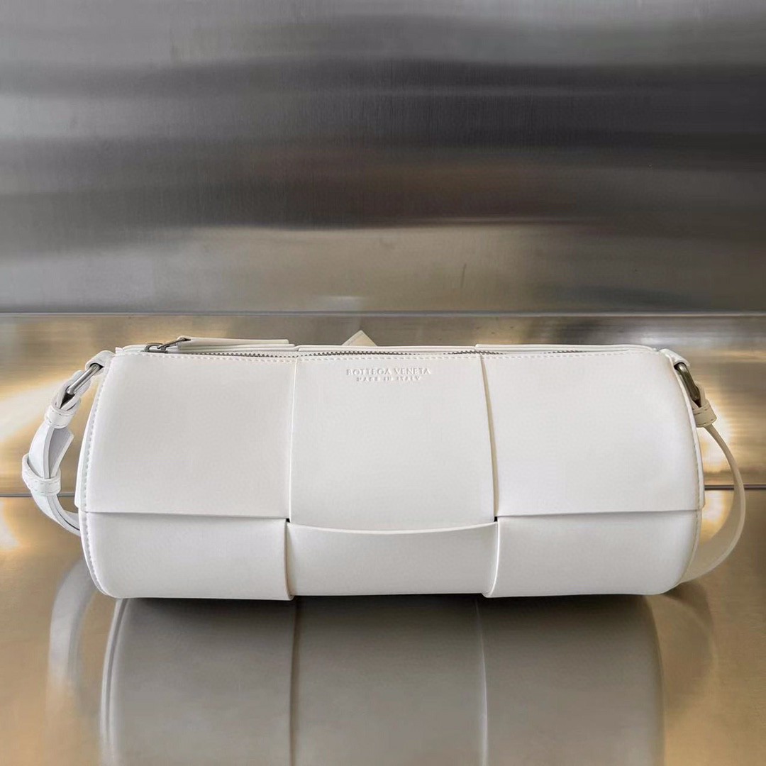 bo*te*ga Ve*ne*ta bv medium canette bag