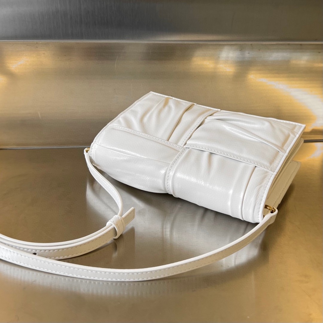 bo*te*ga Ve*ne*ta bv mini cassette cross-body bag