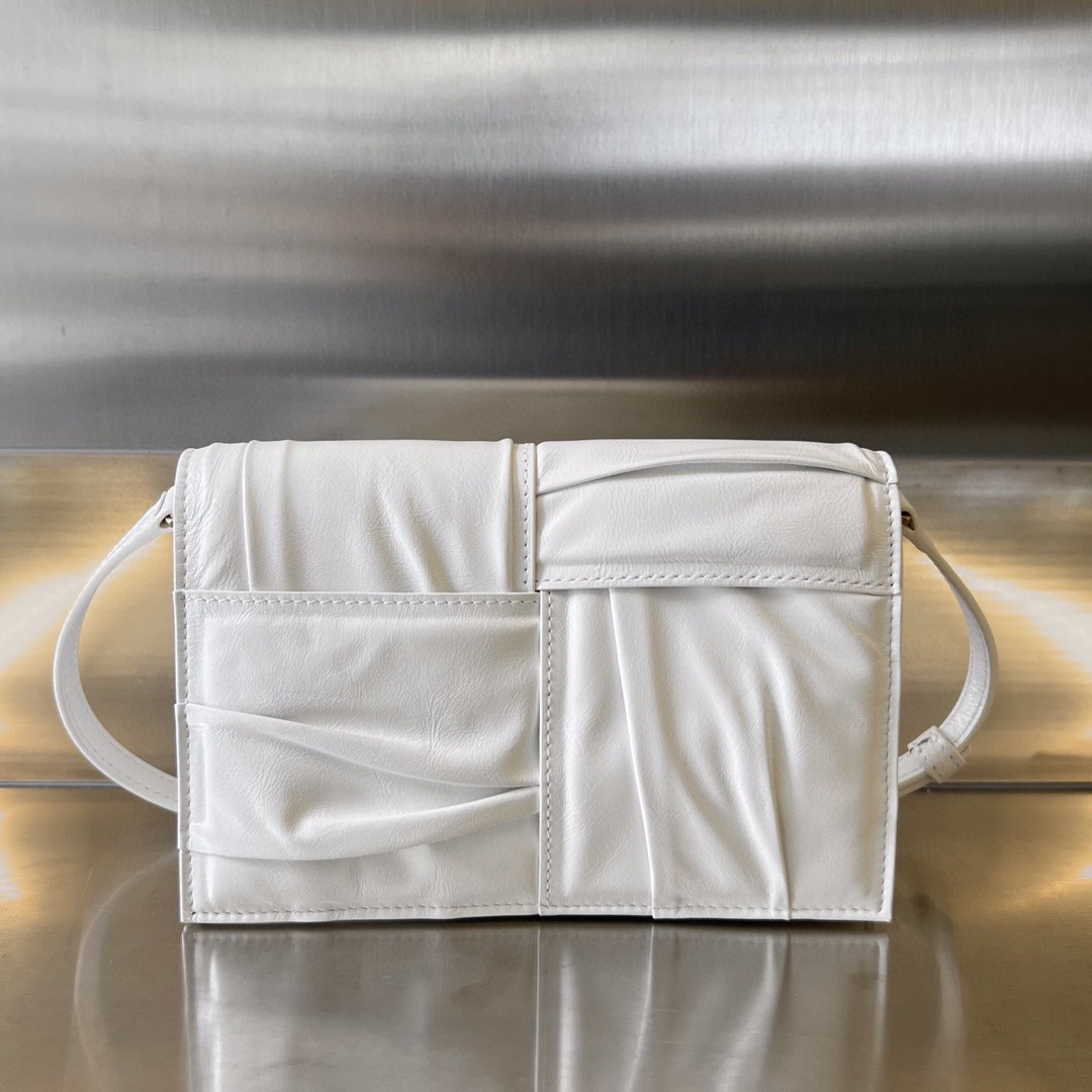 bo*te*ga Ve*ne*ta bv mini cassette cross-body bag