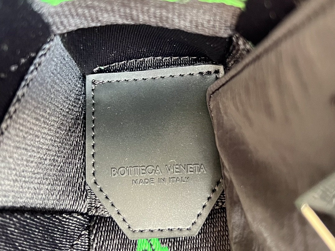 bo*te*ga Ve*ne*ta webbing bag