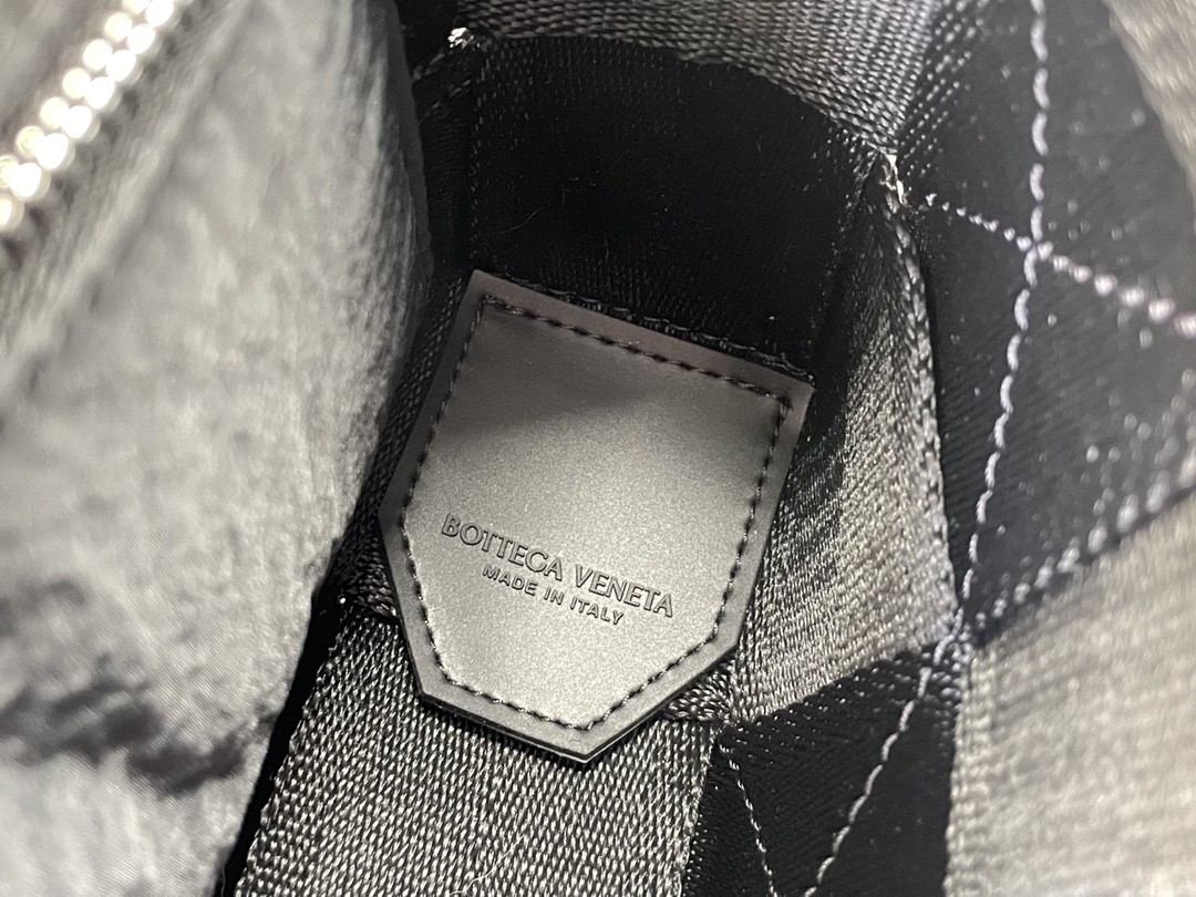 bo*te*ga Ve*ne*ta webbing bag