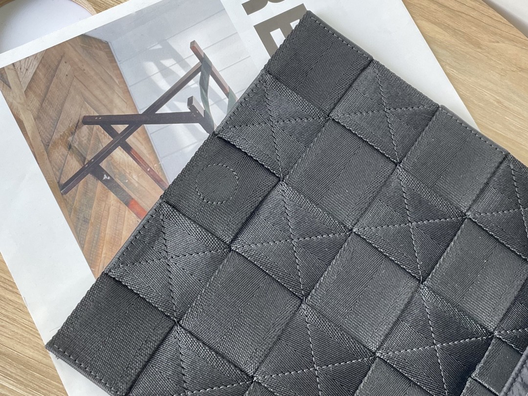 bo*te*ga Ve*ne*ta webbing bag