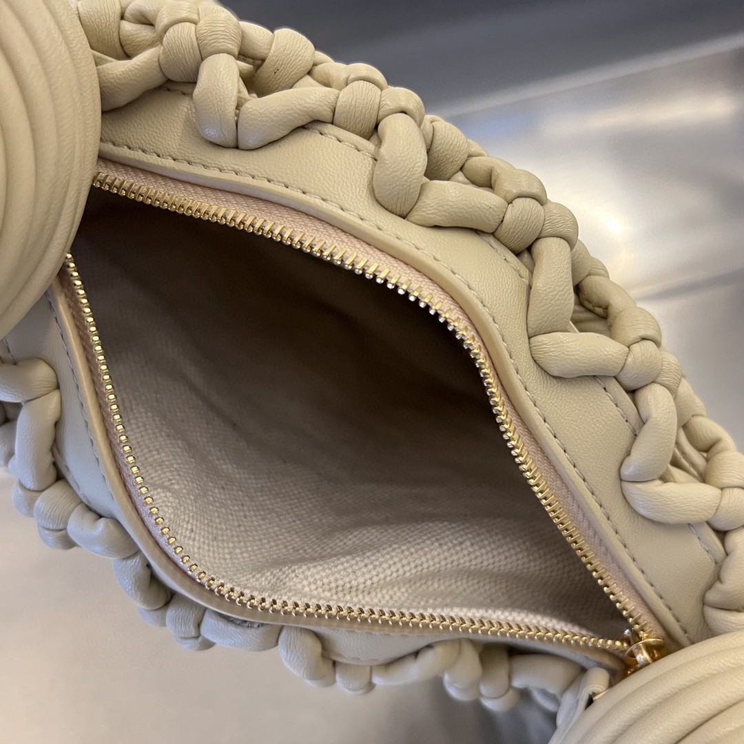 bo*te*ga Ve*ne*ta bv double knot top handle bag