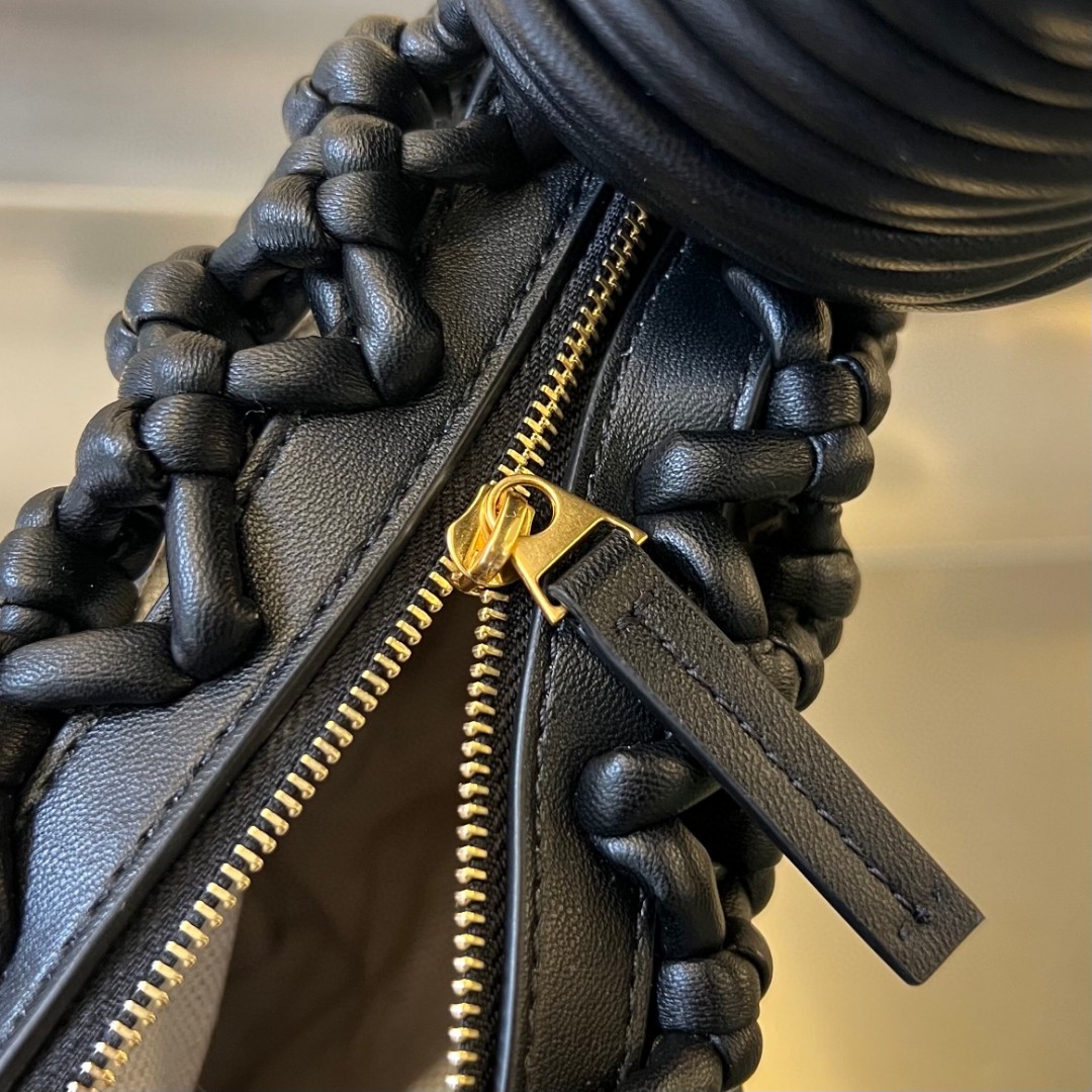 bo*te*ga Ve*ne*ta bv double knot top handle bag