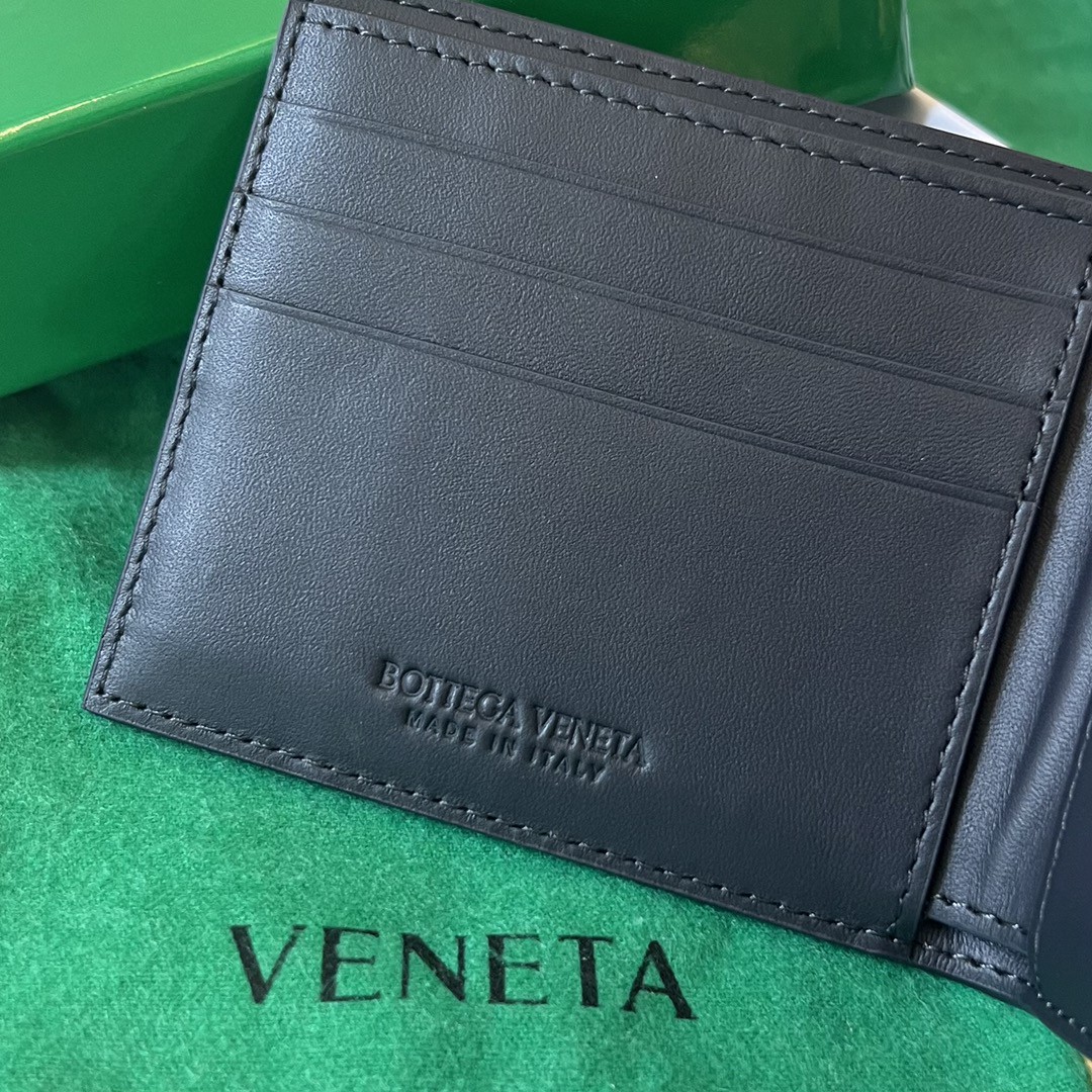 bo*te*ga Ve*ne*ta bv cassette bi-fold wallet