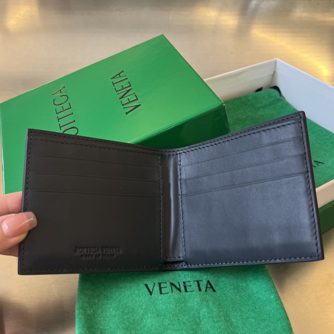 bo*te*ga Ve*ne*ta bv cassette bi-fold wallet
