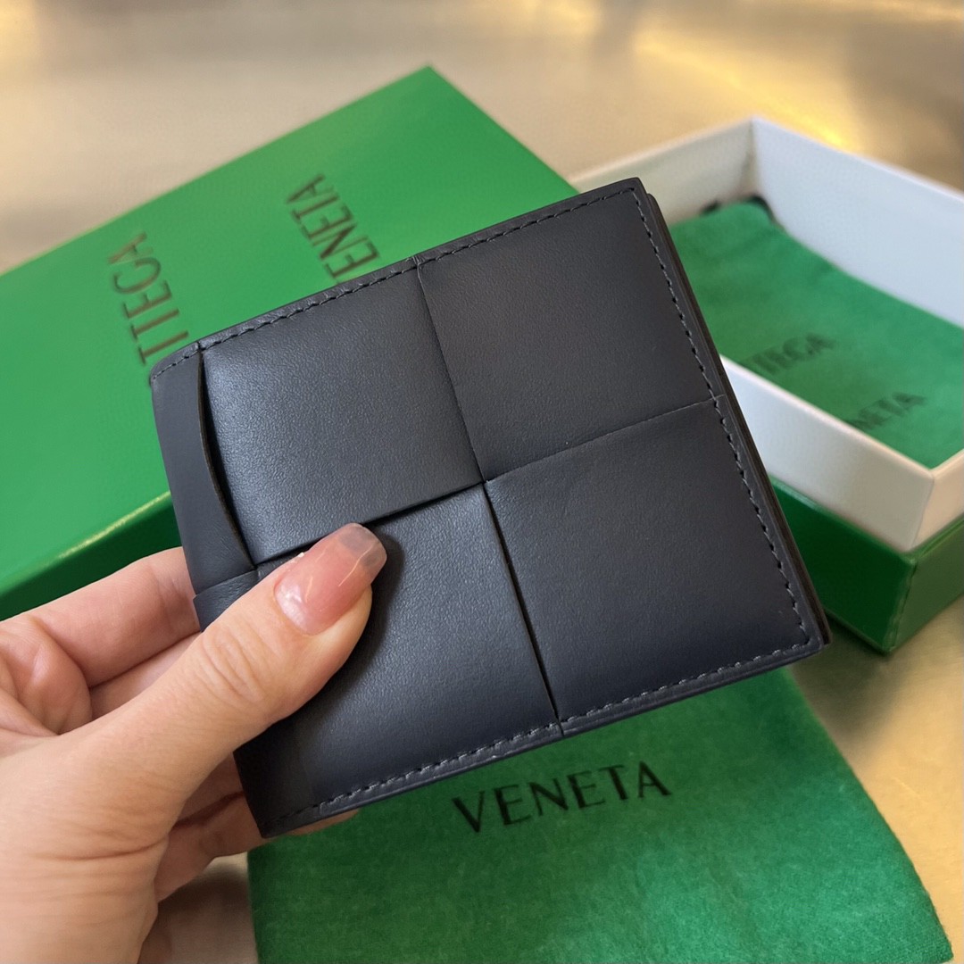 bo*te*ga Ve*ne*ta bv cassette bi-fold wallet