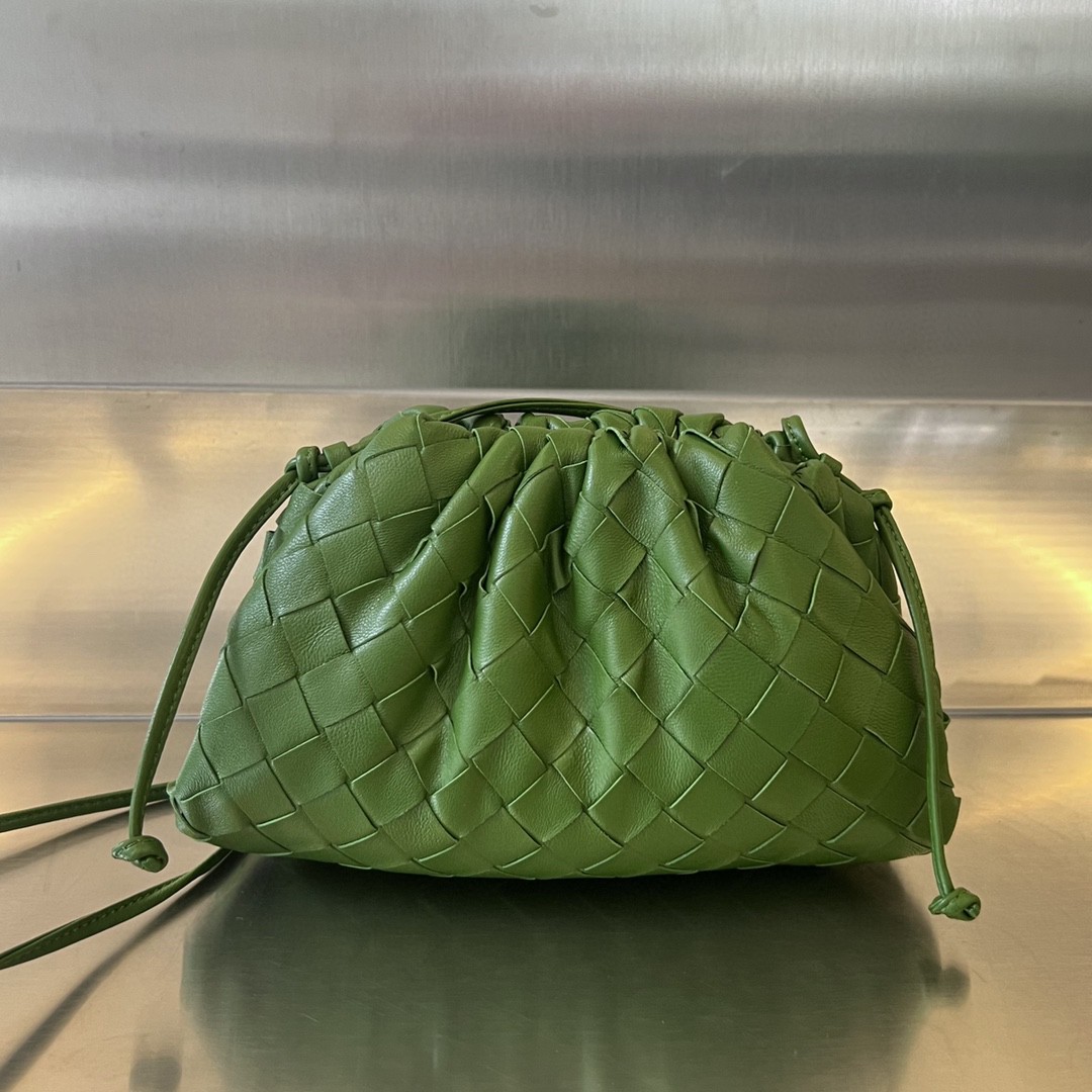 bo*te*ga Ve*ne*ta mini pouch
