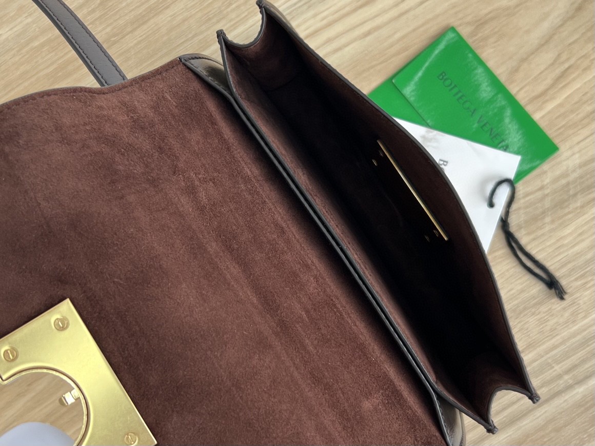 bo*te*ga Ve*ne*ta classic bag
