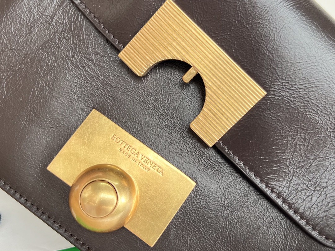 bo*te*ga Ve*ne*ta classic bag