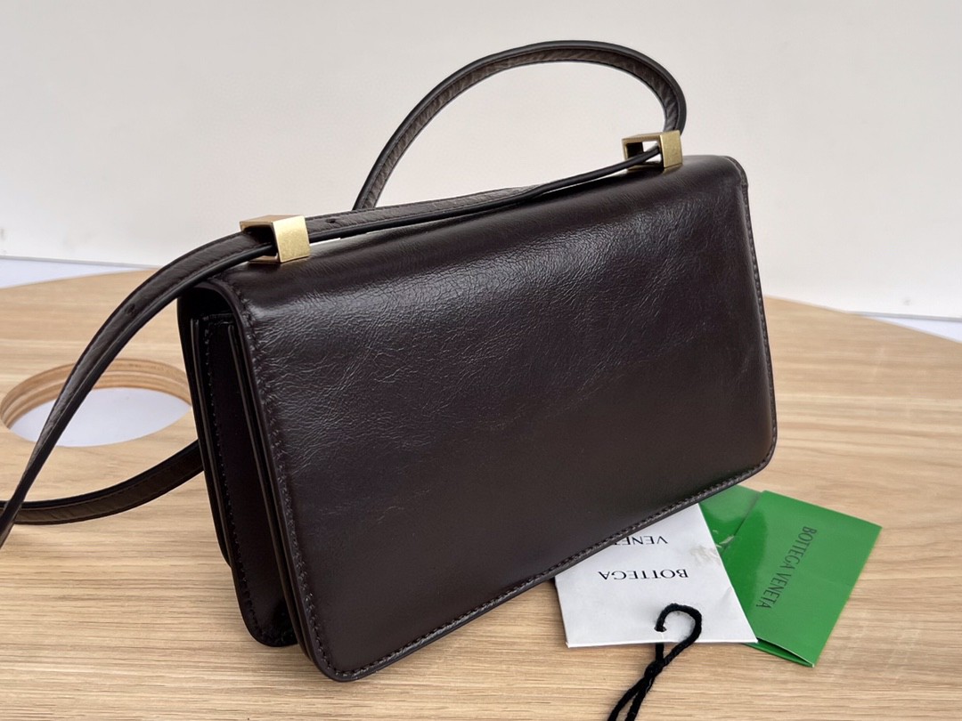 bo*te*ga Ve*ne*ta classic bag
