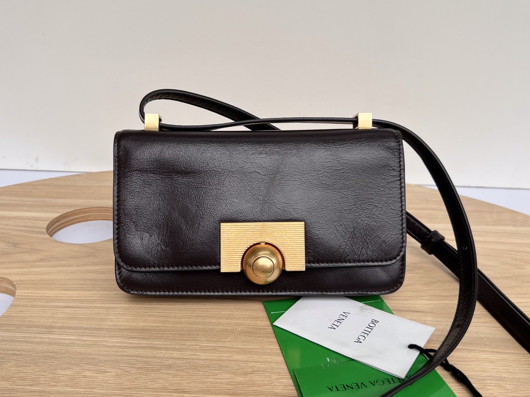 bo*te*ga Ve*ne*ta classic bag