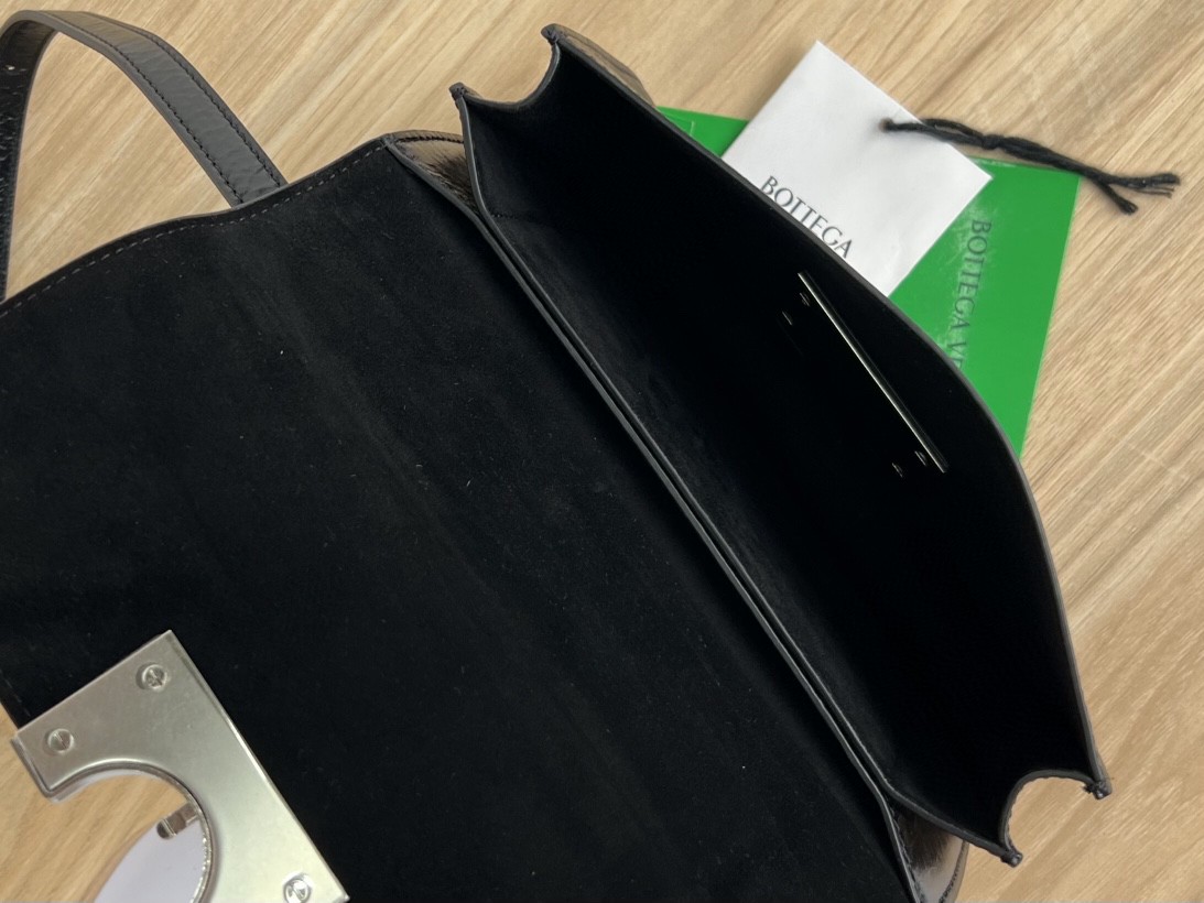 bo*te*ga Ve*ne*ta classic bag