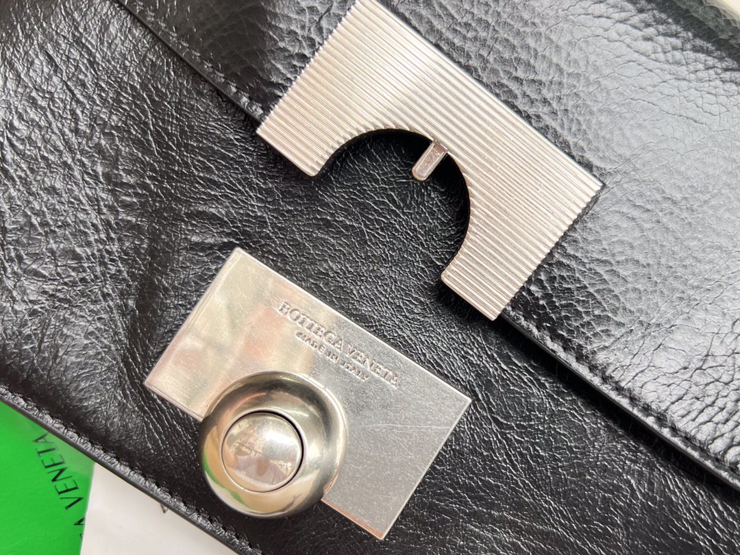bo*te*ga Ve*ne*ta classic bag
