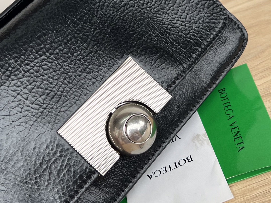 bo*te*ga Ve*ne*ta classic bag