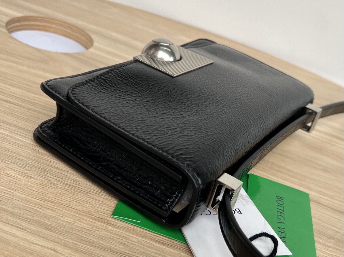 bo*te*ga Ve*ne*ta classic bag