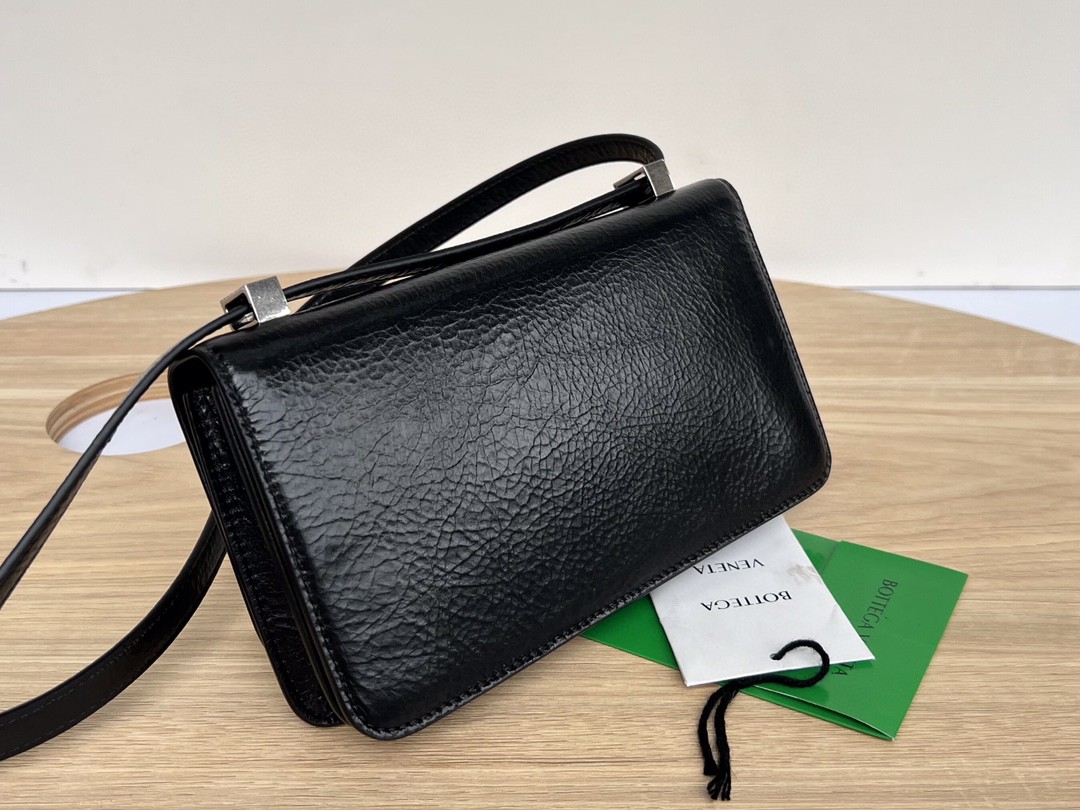 bo*te*ga Ve*ne*ta classic bag