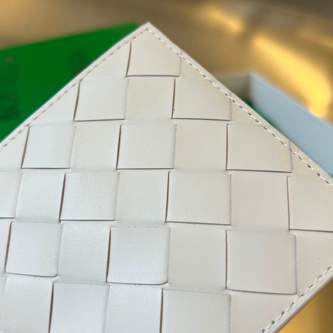 bo*te*ga Ve*ne*ta intrecciato bi-fold wallet