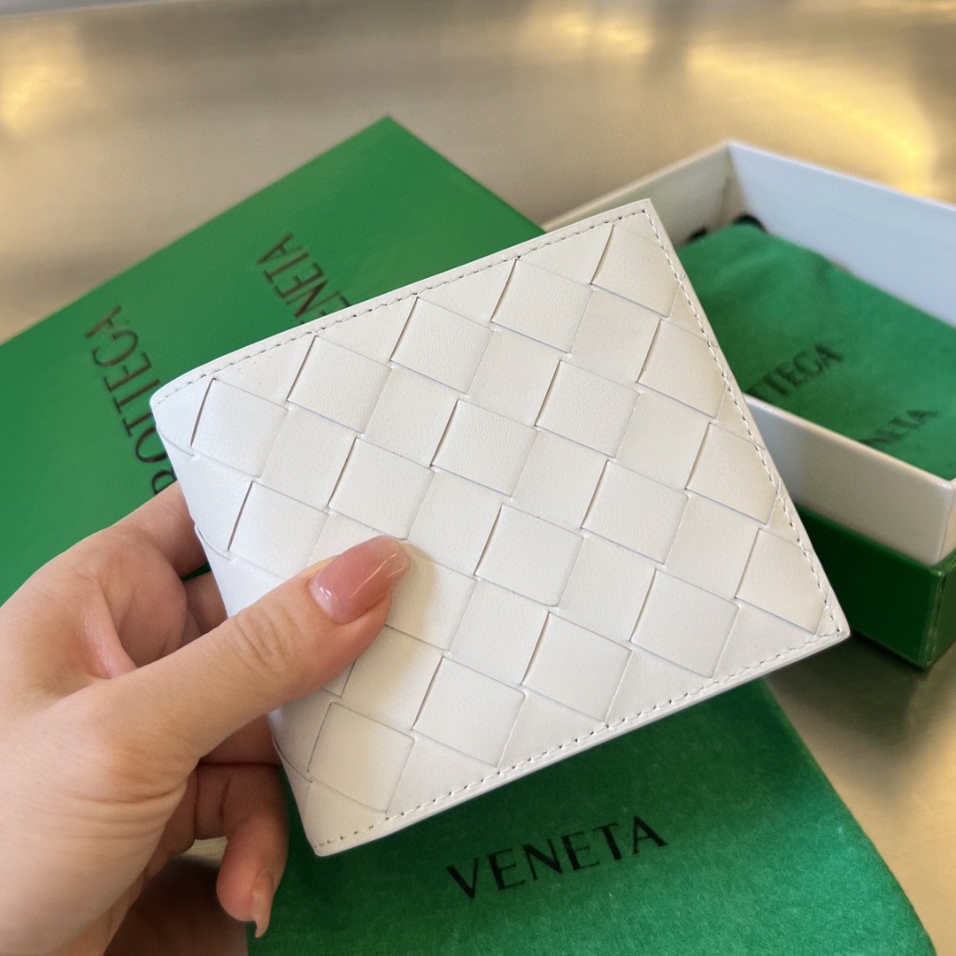 bo*te*ga Ve*ne*ta intrecciato bi-fold wallet