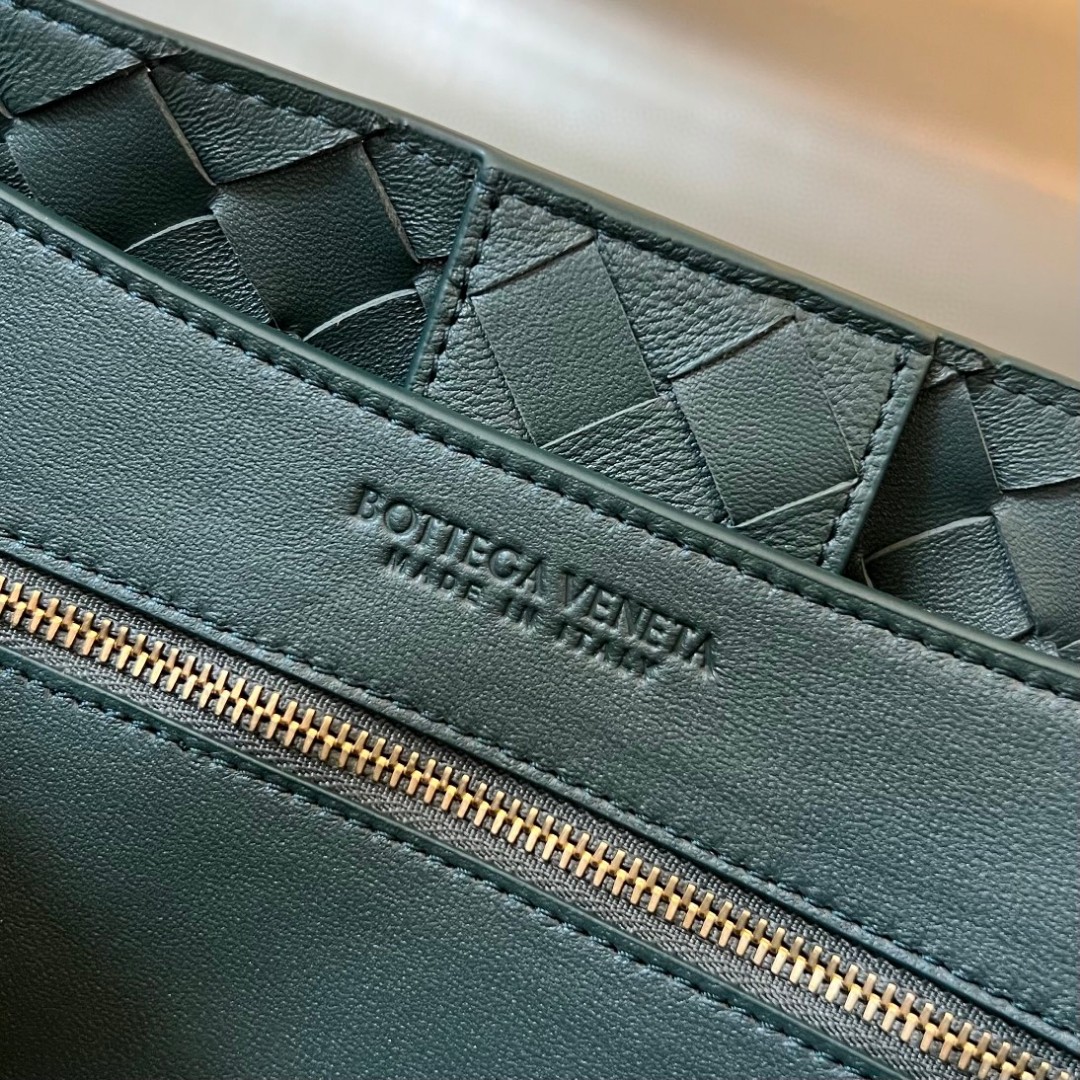 bo*te*ga Ve*ne*ta medium andiamo bag