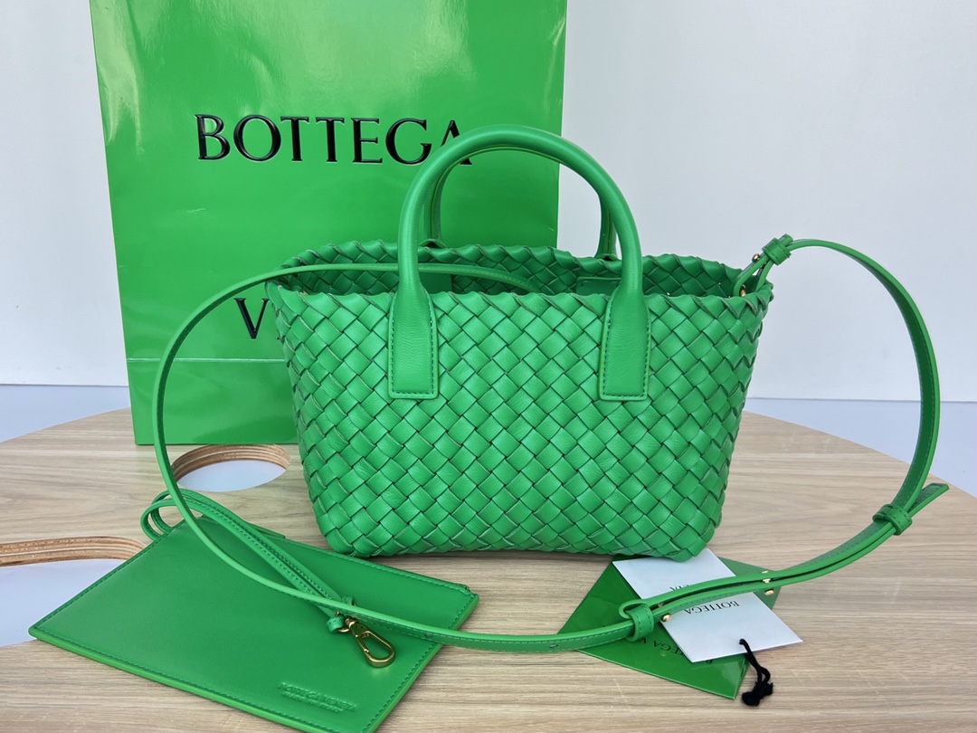 bo*te*ga Ve*ne*ta cabat mini