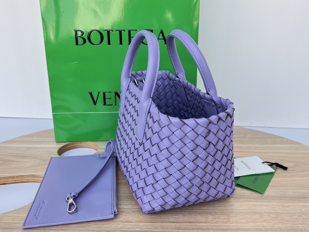 bo*te*ga Ve*ne*ta cabat mini