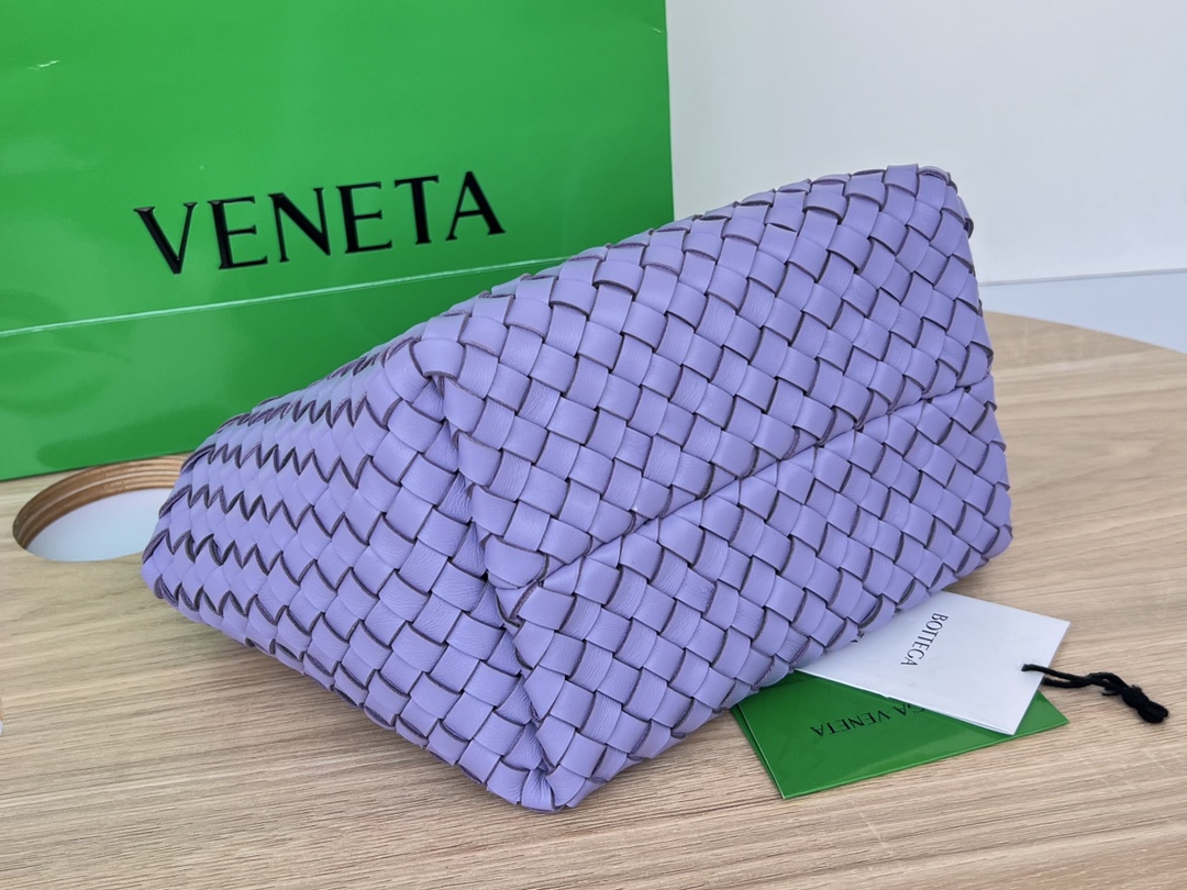 bo*te*ga Ve*ne*ta cabat mini