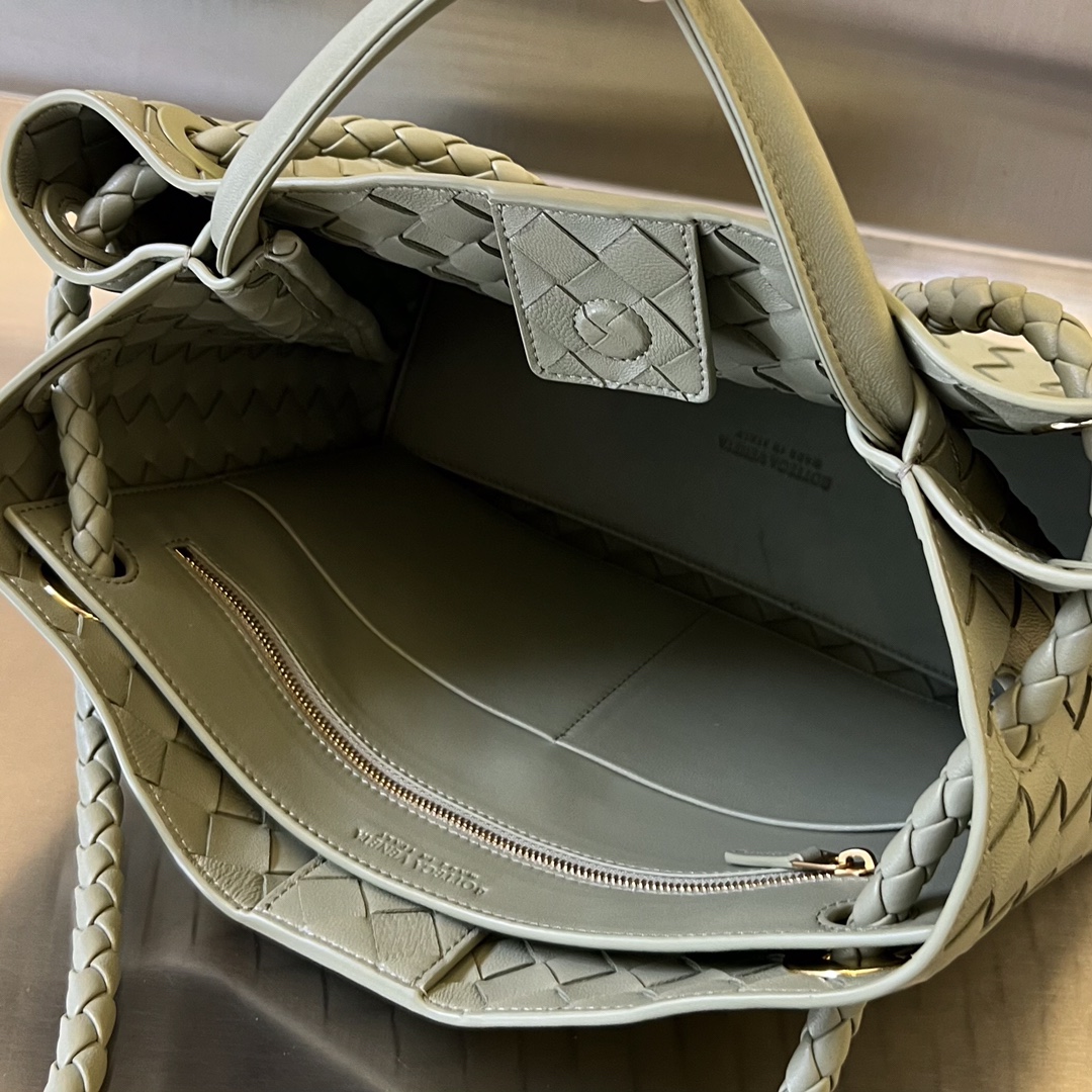 bo*te*ga Ve*ne*ta medium andiamo bag