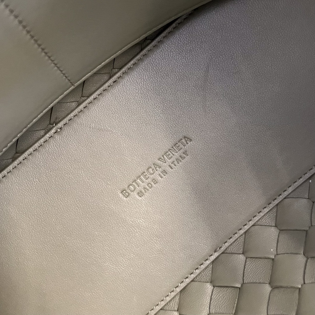 bo*te*ga Ve*ne*ta medium andiamo bag