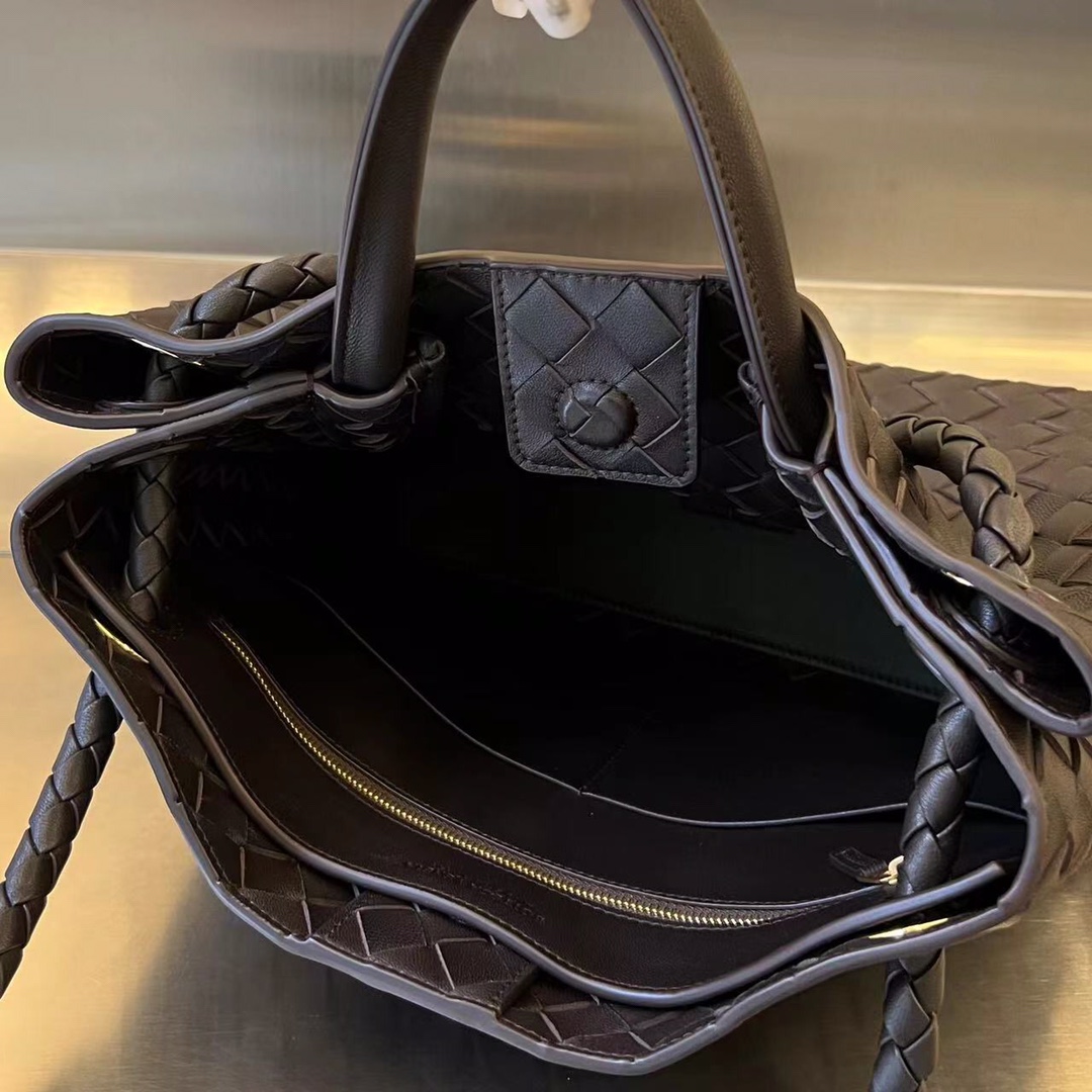 bo*te*ga Ve*ne*ta medium andiamo bag
