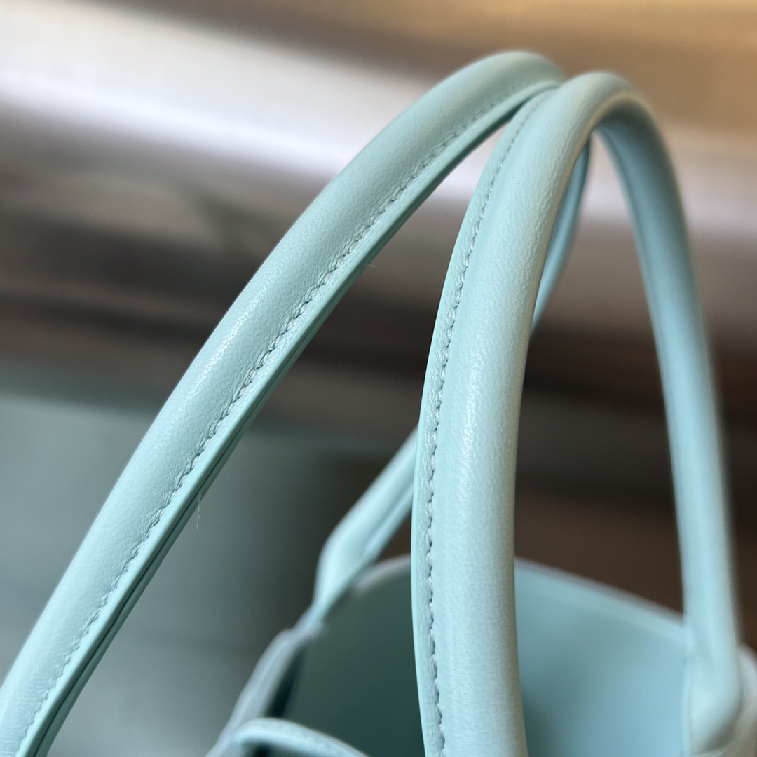 bo*te*ga Ve*ne*ta bv medium arco tote bag