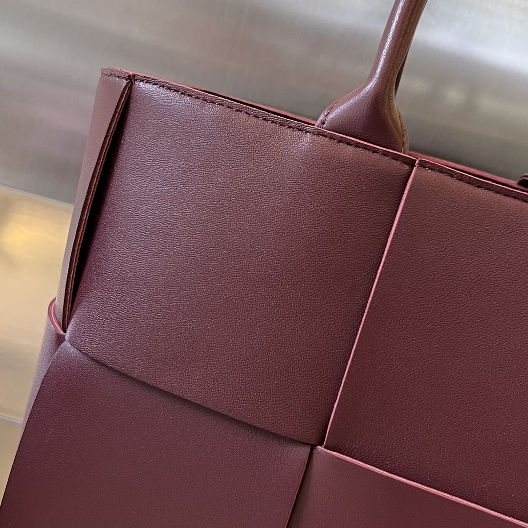 bo*te*ga Ve*ne*ta bv small arco tote bag