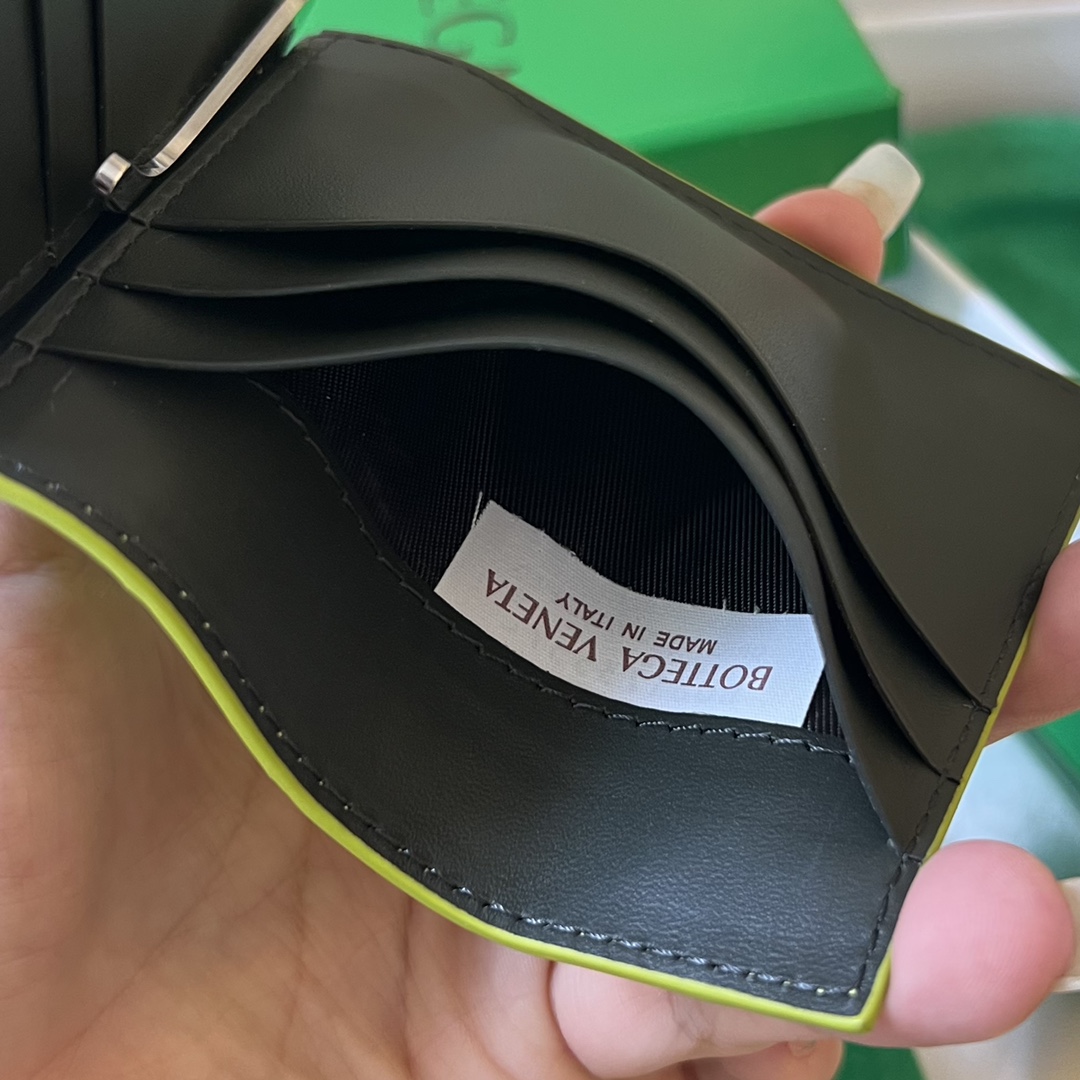 bo*te*ga Ve*ne*ta bv intrecciato bill clip wallet