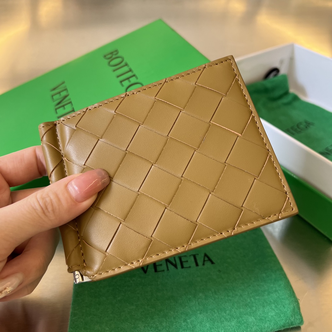 bo*te*ga Ve*ne*ta bv intrecciato bill clip wallet