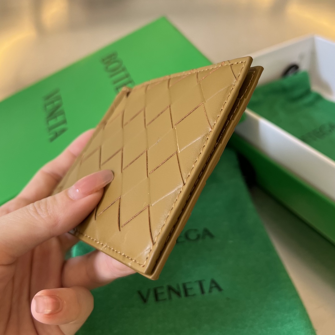 bo*te*ga Ve*ne*ta bv intrecciato bill clip wallet