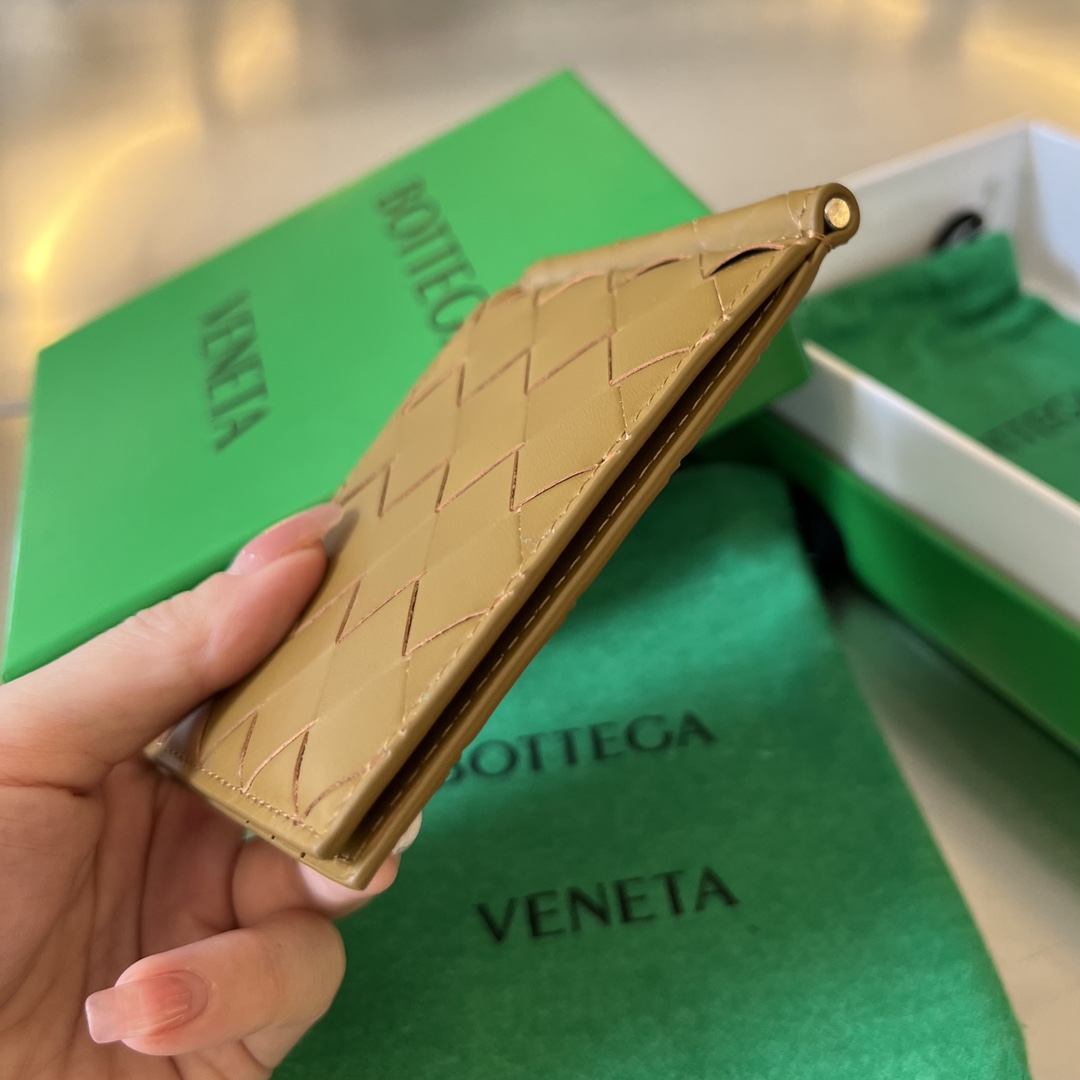 bo*te*ga Ve*ne*ta bv intrecciato bill clip wallet