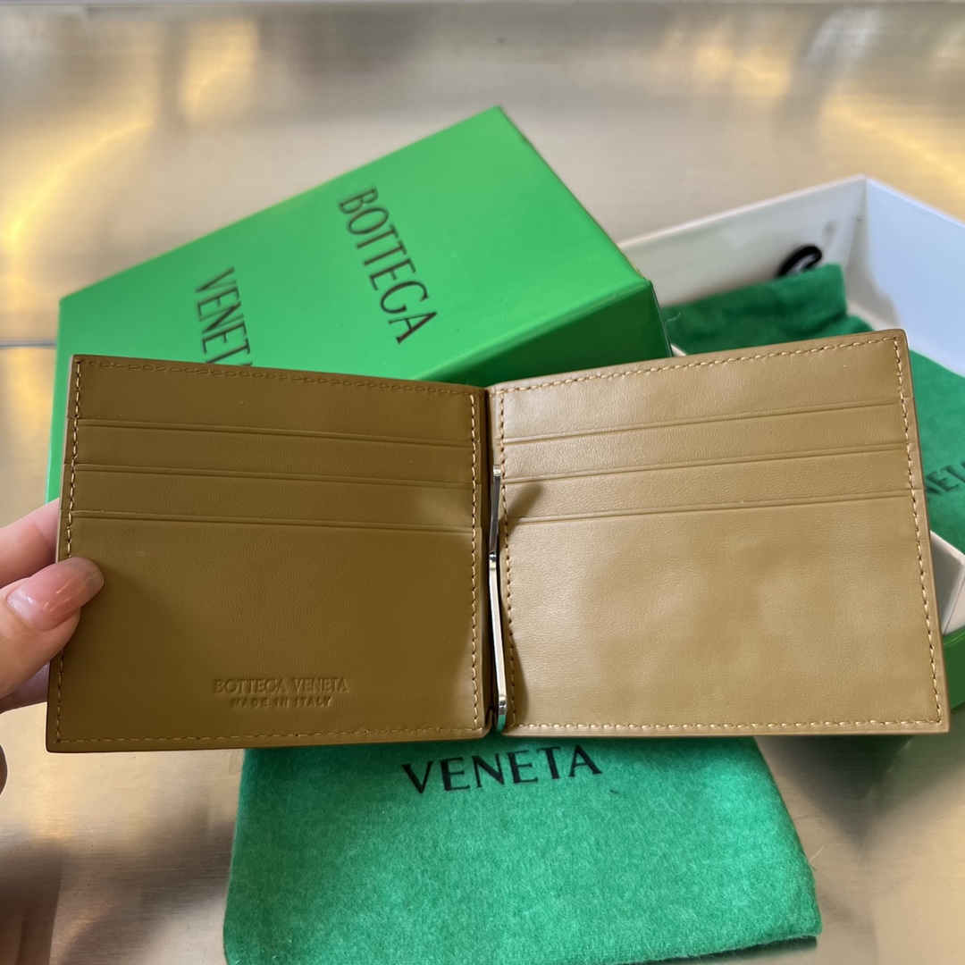 bo*te*ga Ve*ne*ta bv intrecciato bill clip wallet