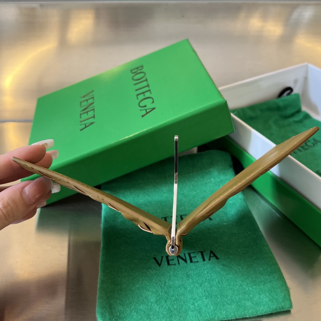 bo*te*ga Ve*ne*ta bv intrecciato bill clip wallet