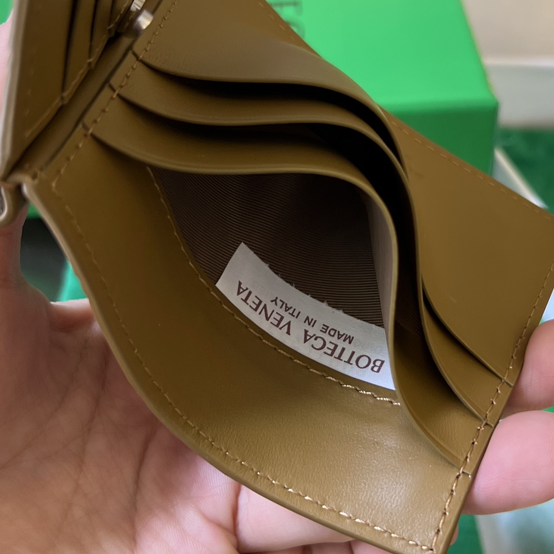 bo*te*ga Ve*ne*ta bv intrecciato bill clip wallet