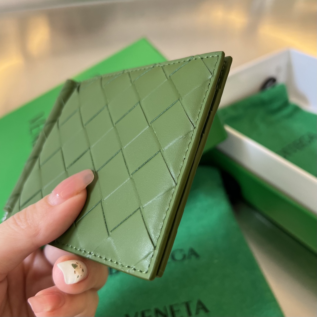 bo*te*ga Ve*ne*ta bv intrecciato bill clip wallet