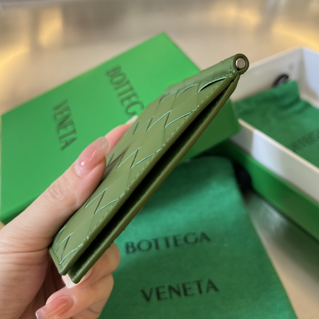 bo*te*ga Ve*ne*ta bv intrecciato bill clip wallet