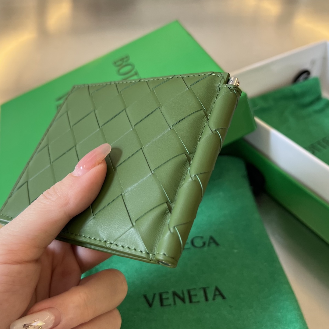 bo*te*ga Ve*ne*ta bv intrecciato bill clip wallet