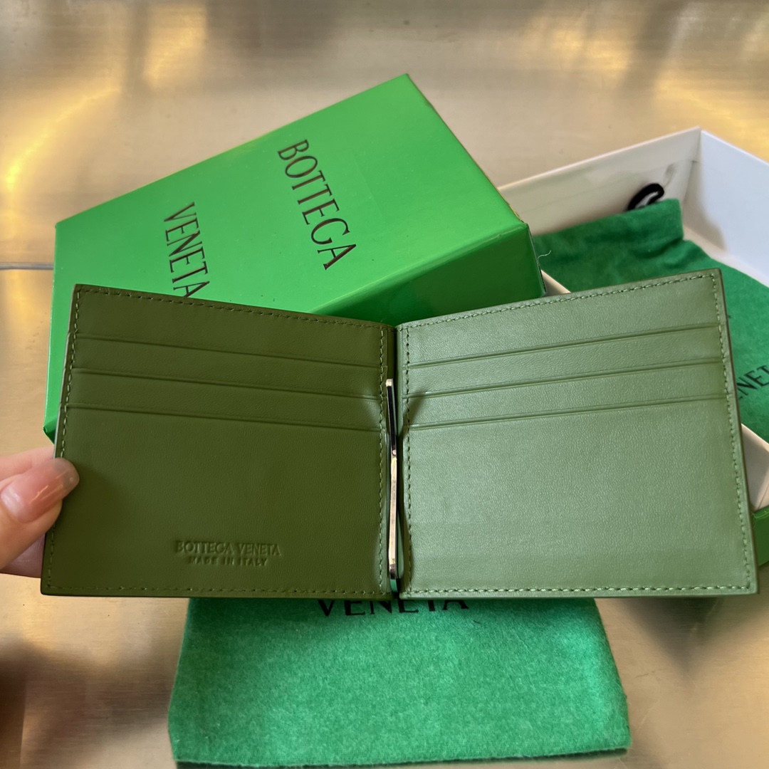 bo*te*ga Ve*ne*ta bv intrecciato bill clip wallet