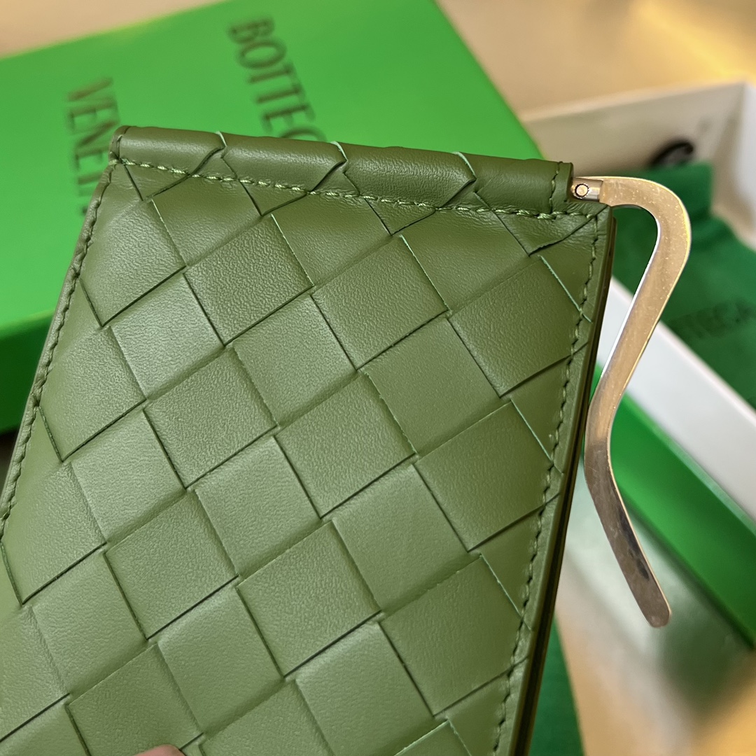 bo*te*ga Ve*ne*ta bv intrecciato bill clip wallet