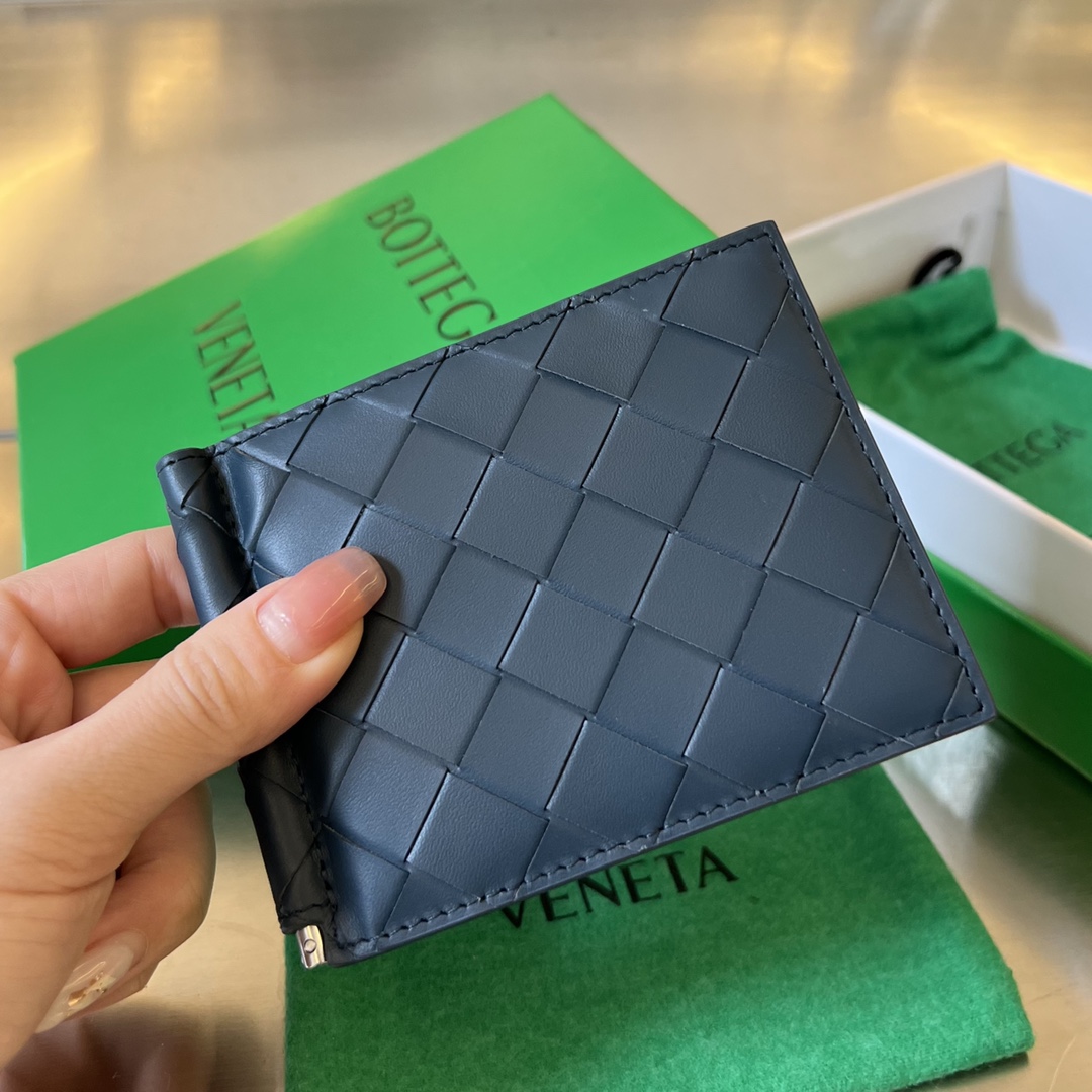 bo*te*ga Ve*ne*ta bv intrecciato bill clip wallet