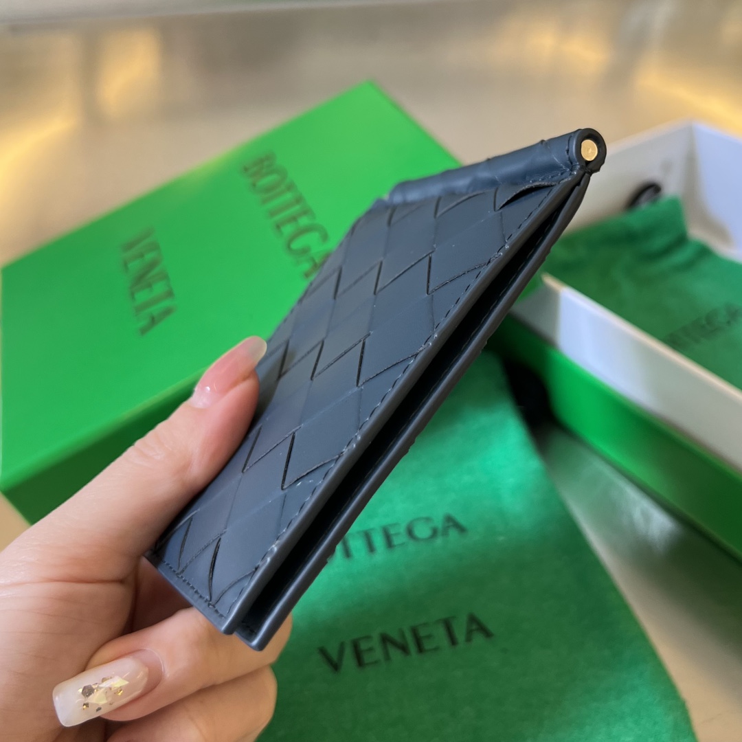 bo*te*ga Ve*ne*ta bv intrecciato bill clip wallet