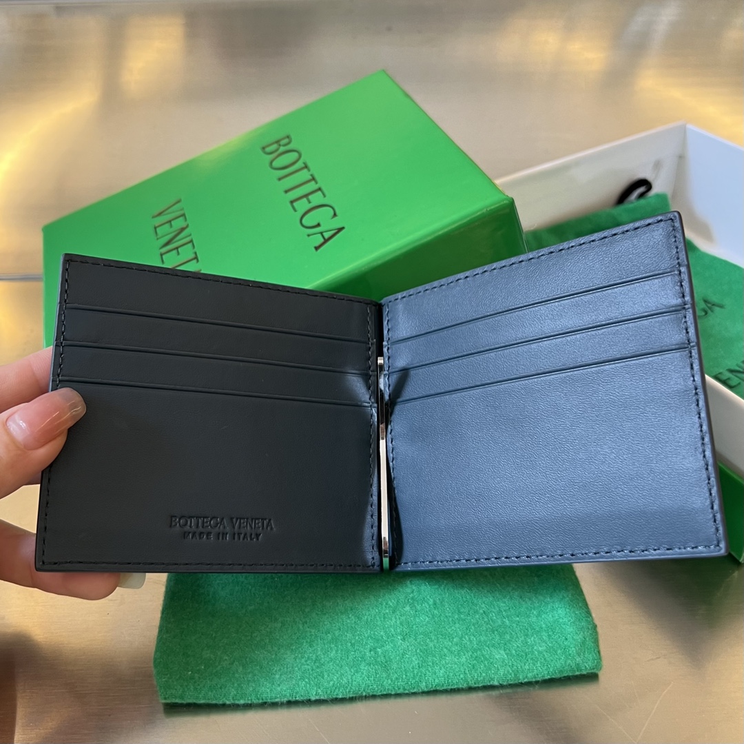 bo*te*ga Ve*ne*ta bv intrecciato bill clip wallet