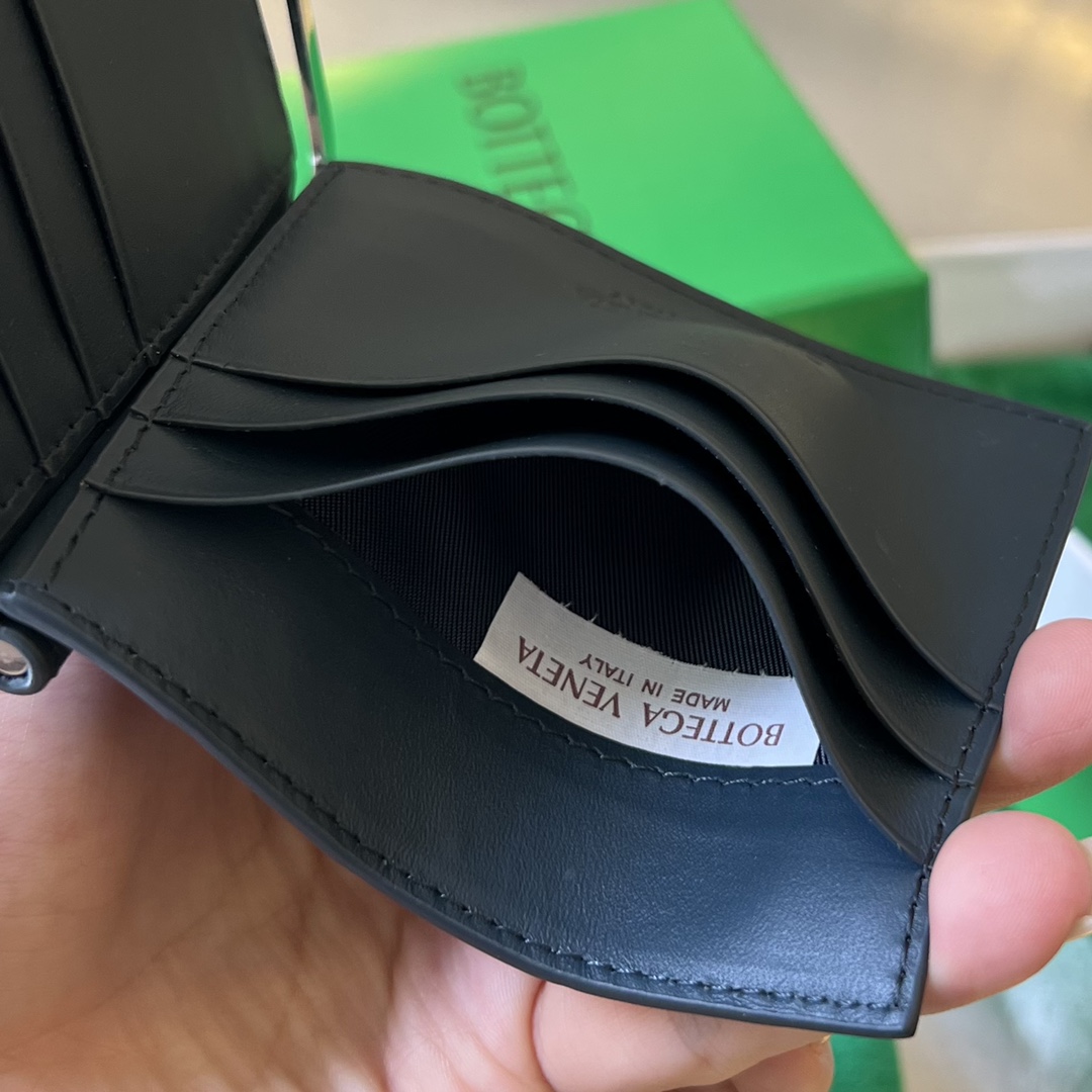 bo*te*ga Ve*ne*ta bv intrecciato bill clip wallet