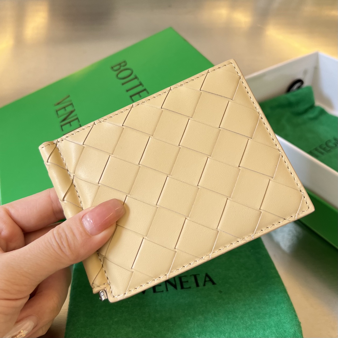 bo*te*ga Ve*ne*ta bv intrecciato bill clip wallet